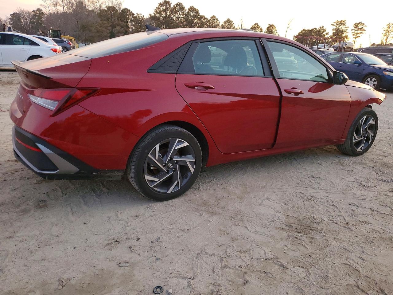 2025 HYUNDAI ELANTRA SEL SPORT photo 3
