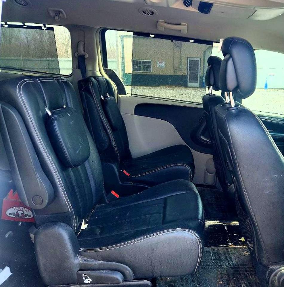 2015 CHRYSLER TOWN & COUNTRY TOURING photo 10