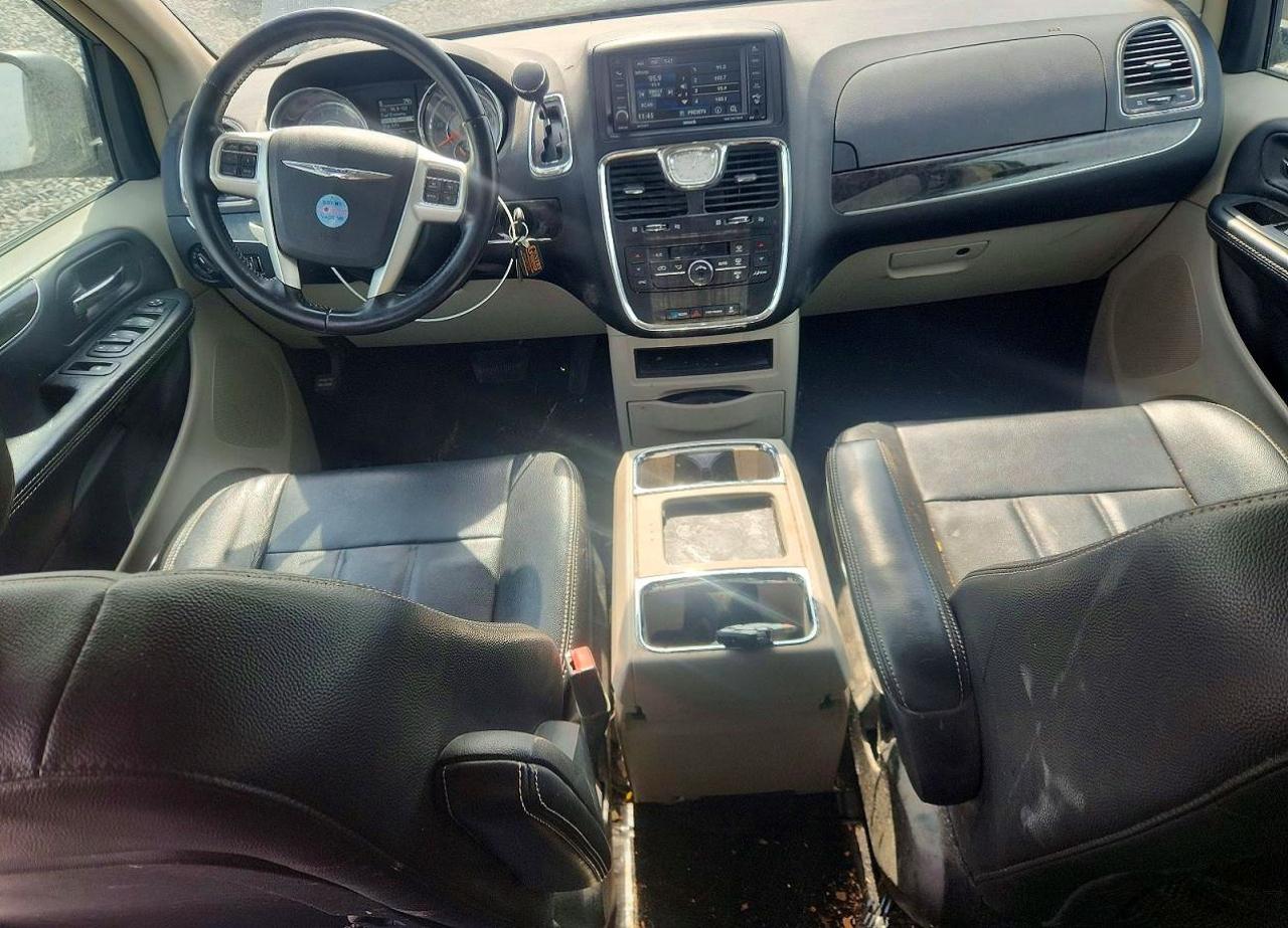 2015 CHRYSLER TOWN & COUNTRY TOURING photo 8