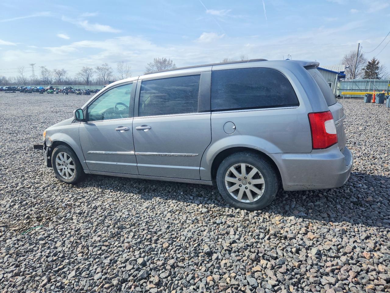 2015 CHRYSLER TOWN & COUNTRY TOURING photo 2