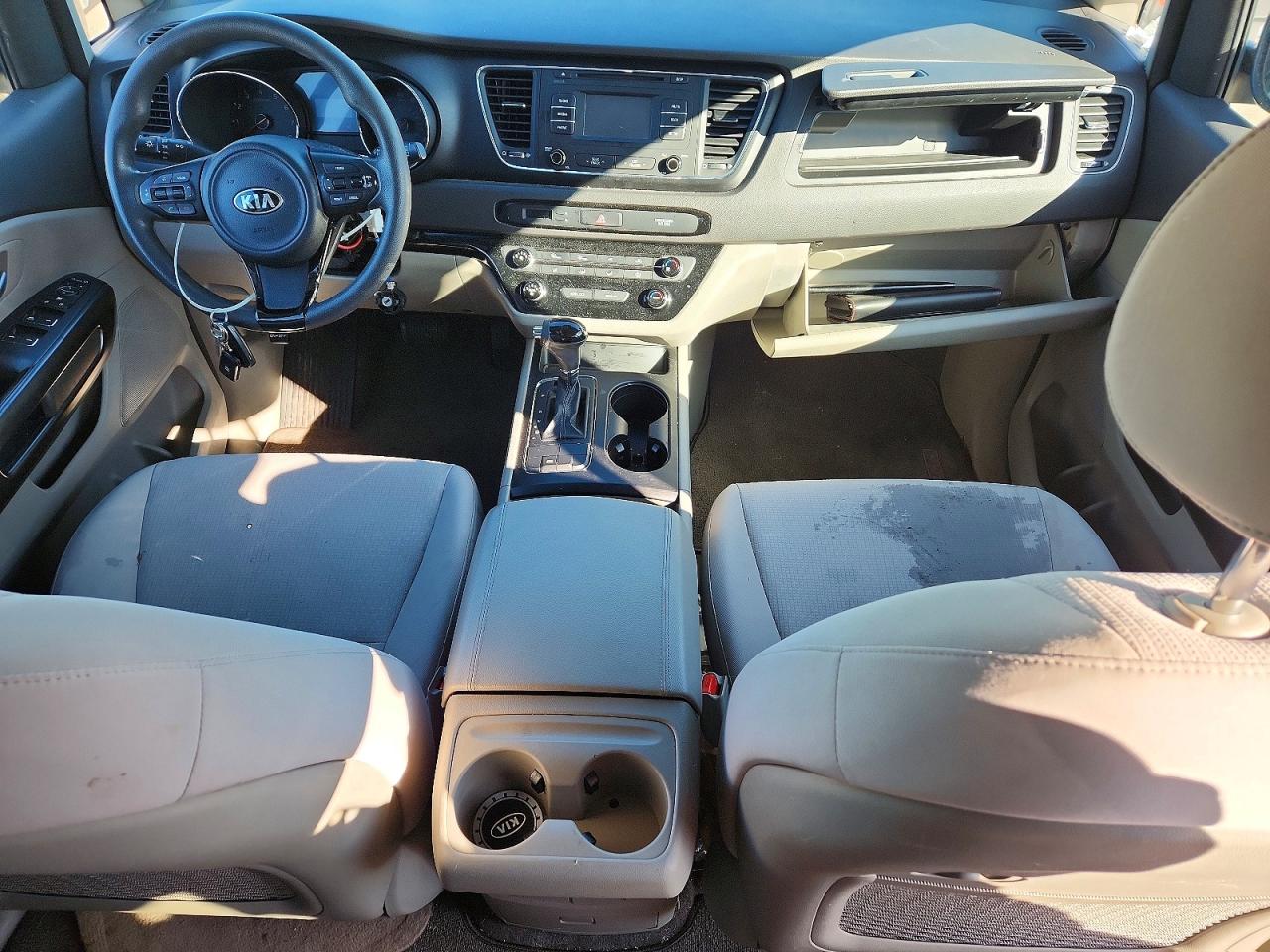 2017 KIA SEDONA LX photo 8