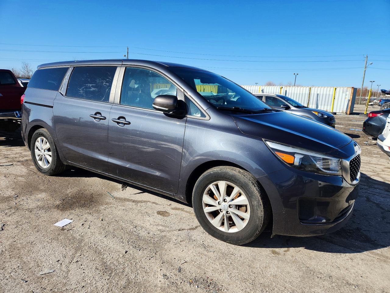 2017 KIA SEDONA LX photo 4