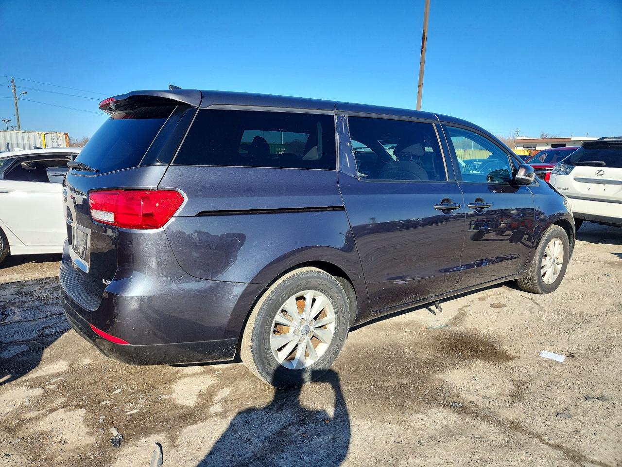 2017 KIA SEDONA LX photo 3