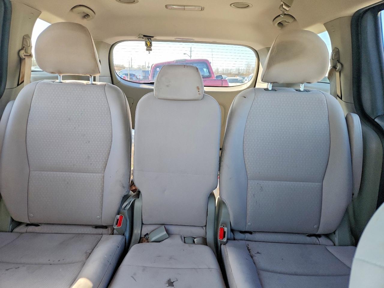 2017 KIA SEDONA LX photo 10