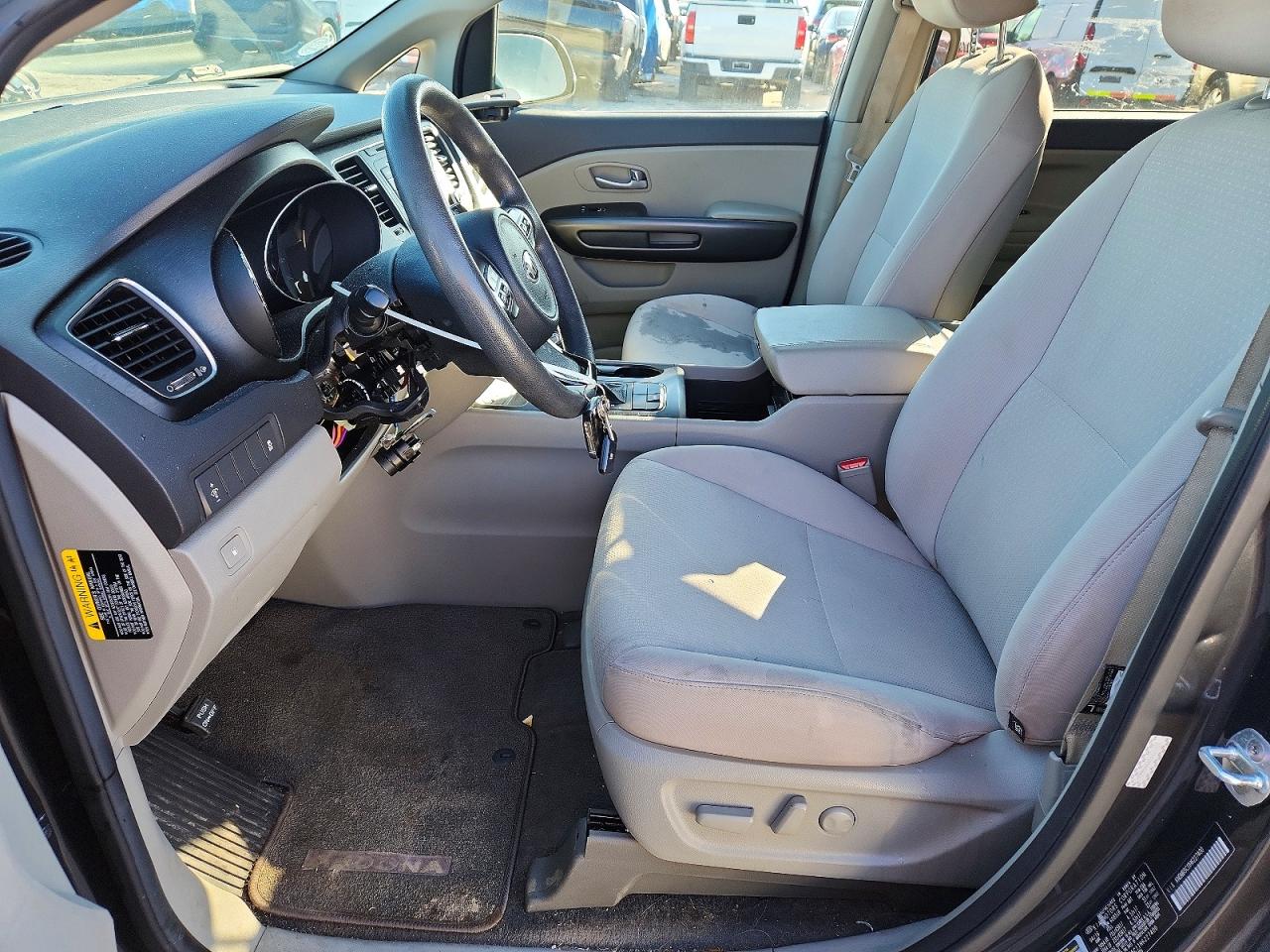 2017 KIA SEDONA LX photo 7