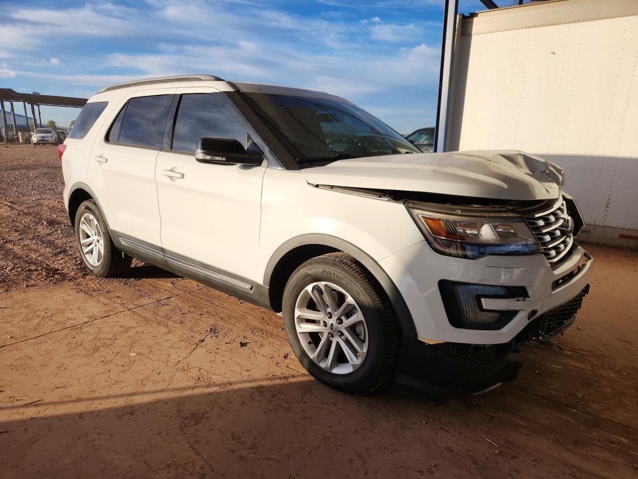2017 FORD EXPLORER XLT photo 4