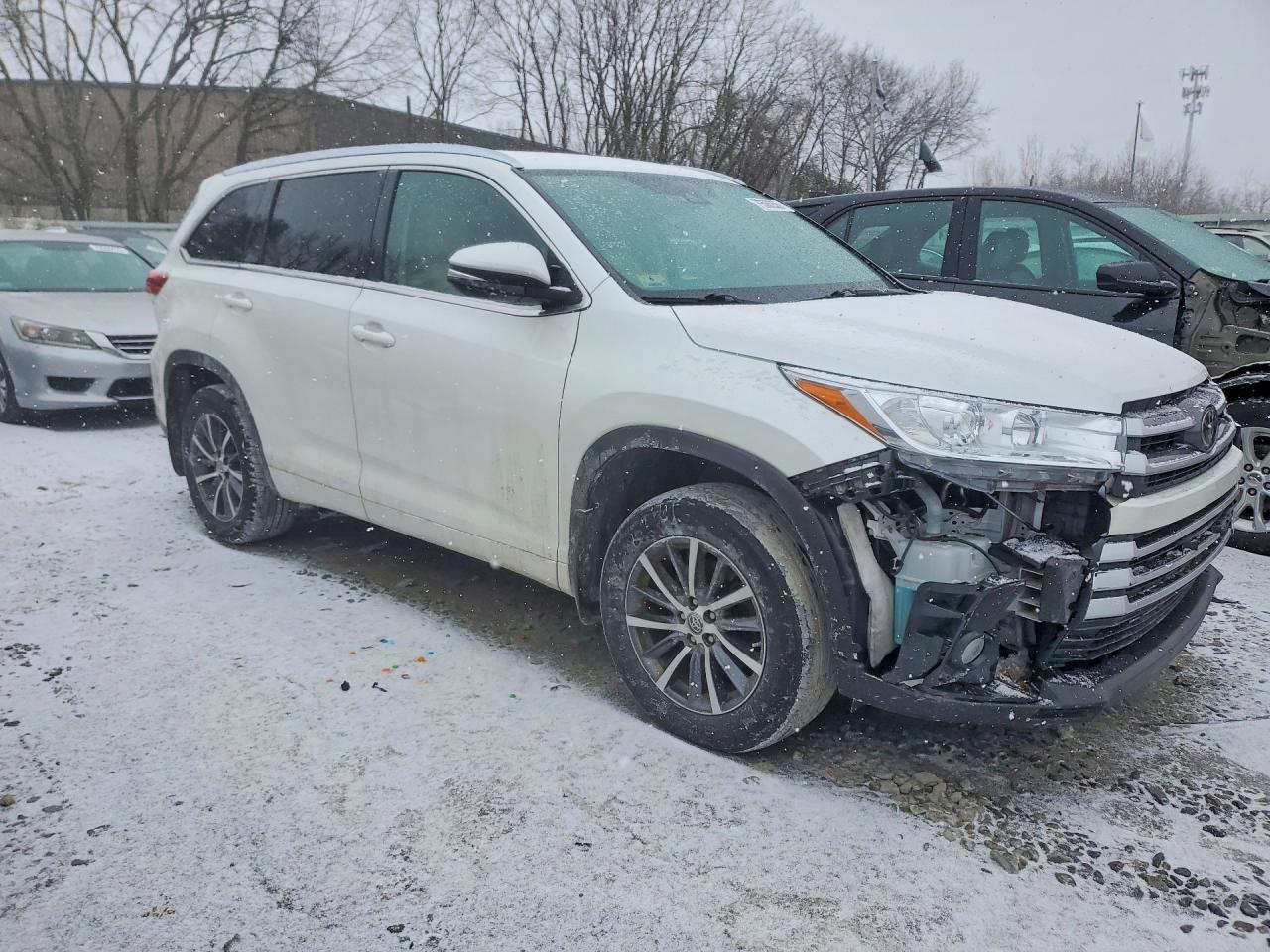 2018 TOYOTA HIGHLANDER XLE photo 7