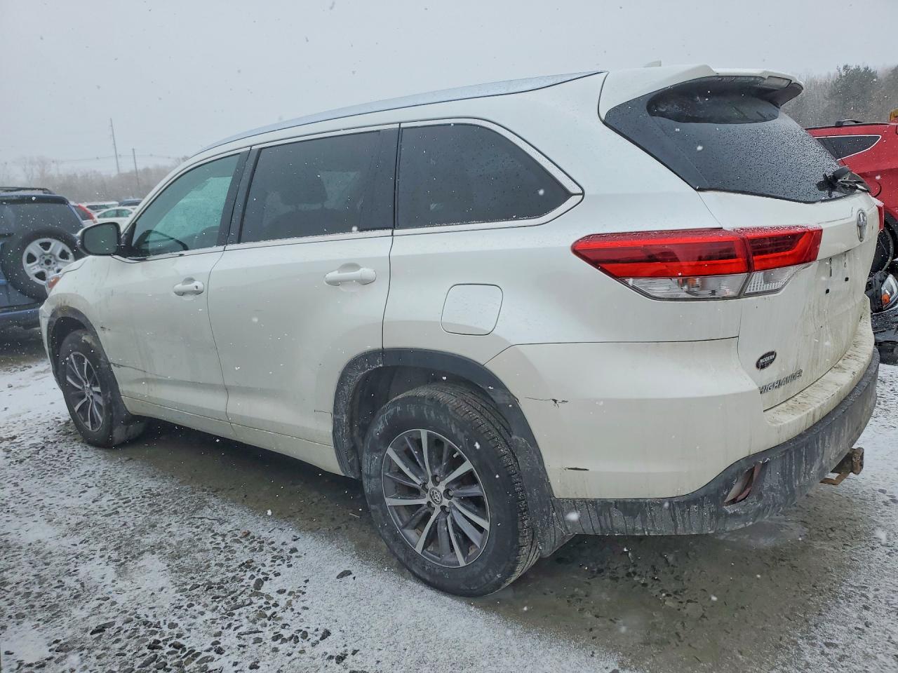 2018 TOYOTA HIGHLANDER XLE photo 3