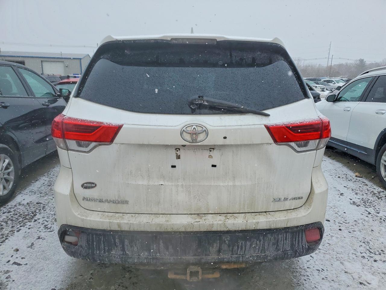 2018 TOYOTA HIGHLANDER XLE photo 11