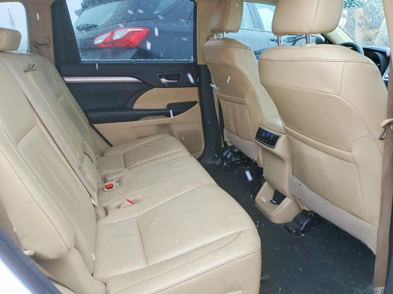 2018 TOYOTA HIGHLANDER XLE photo 21