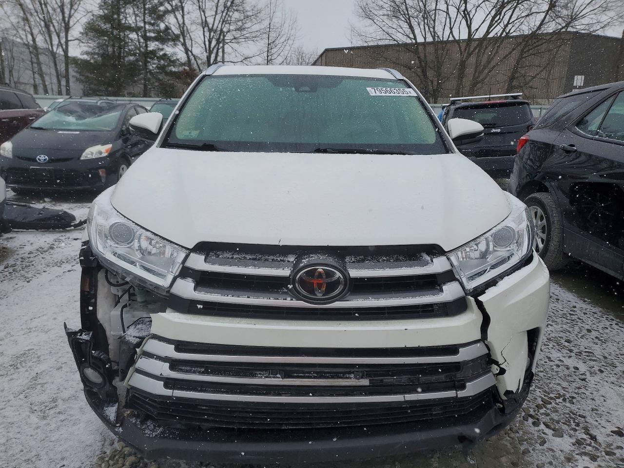 2018 TOYOTA HIGHLANDER XLE photo 9