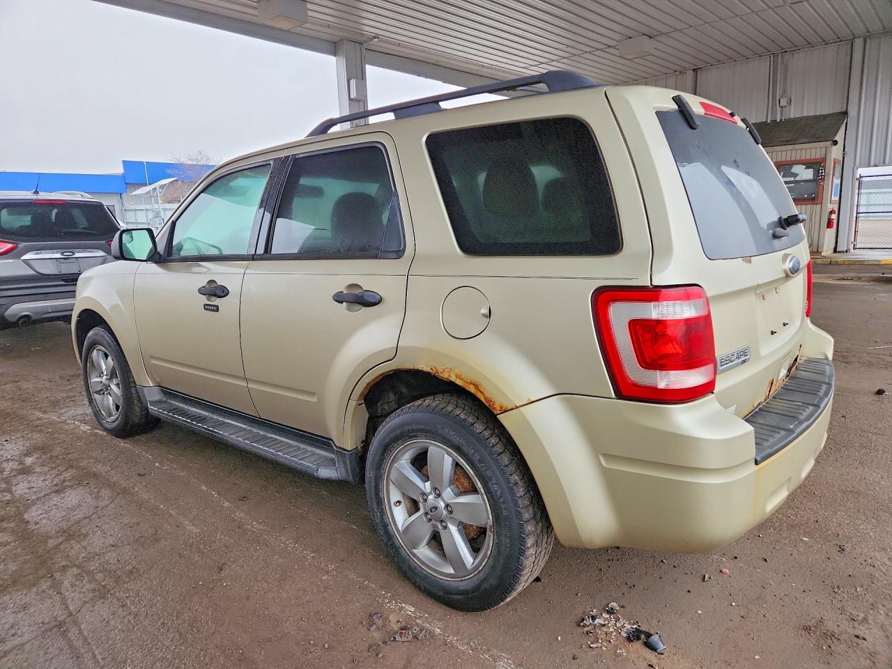 2012 FORD ESCAPE XLT photo 2