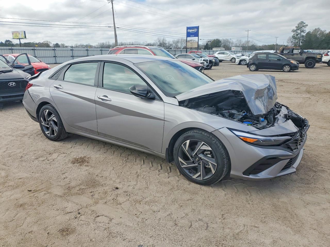 2025 HYUNDAI ELANTRA SEL SPORT photo 4