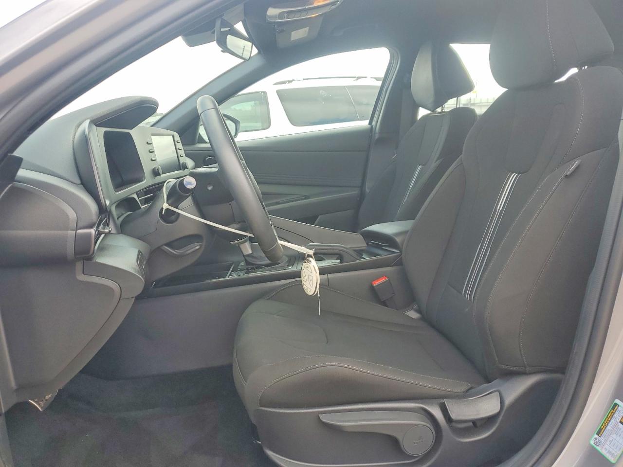 2025 HYUNDAI ELANTRA SEL SPORT photo 7