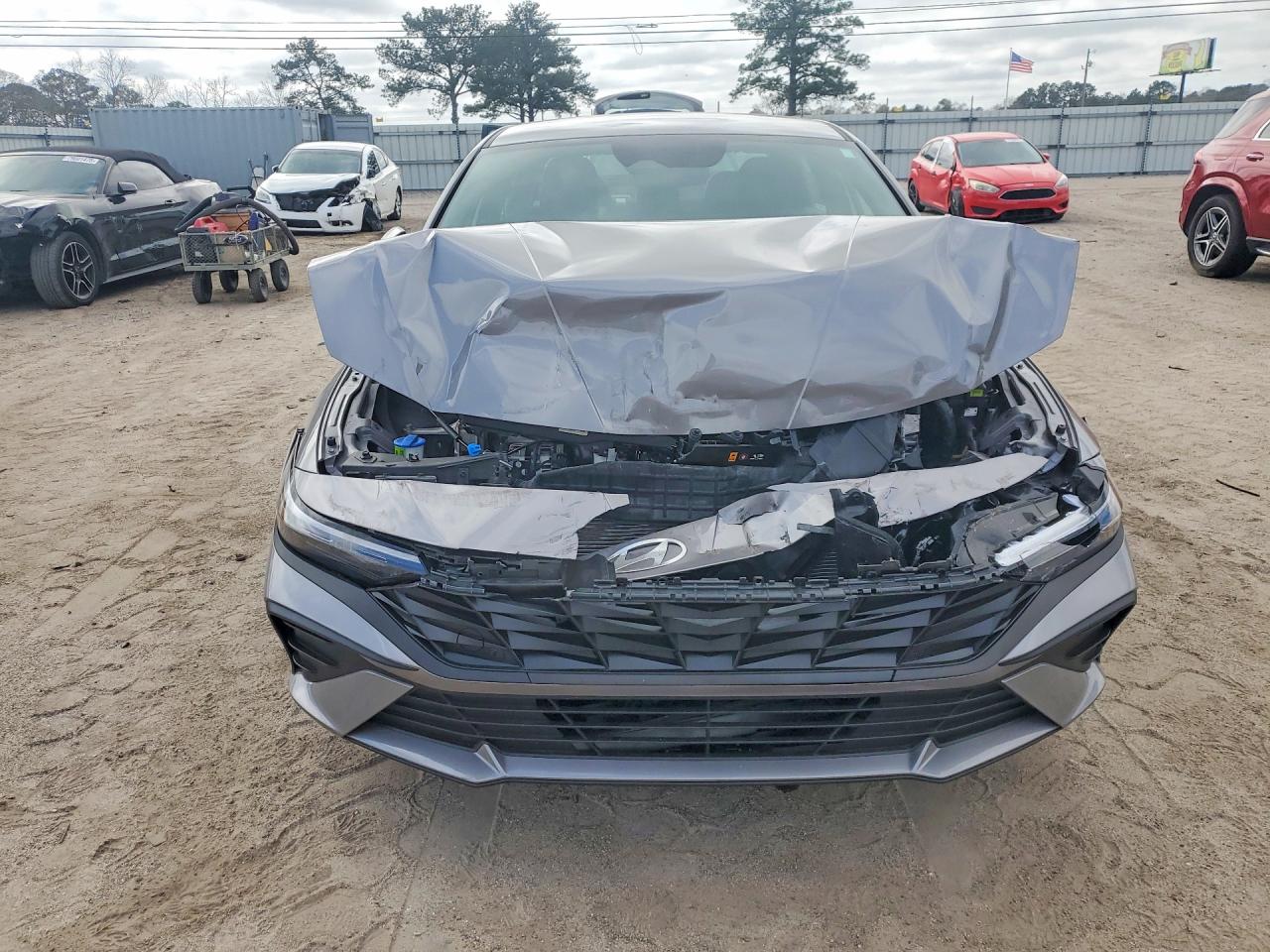 2025 HYUNDAI ELANTRA SEL SPORT photo 5
