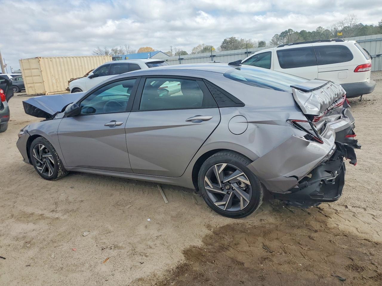 2025 HYUNDAI ELANTRA SEL SPORT photo 2