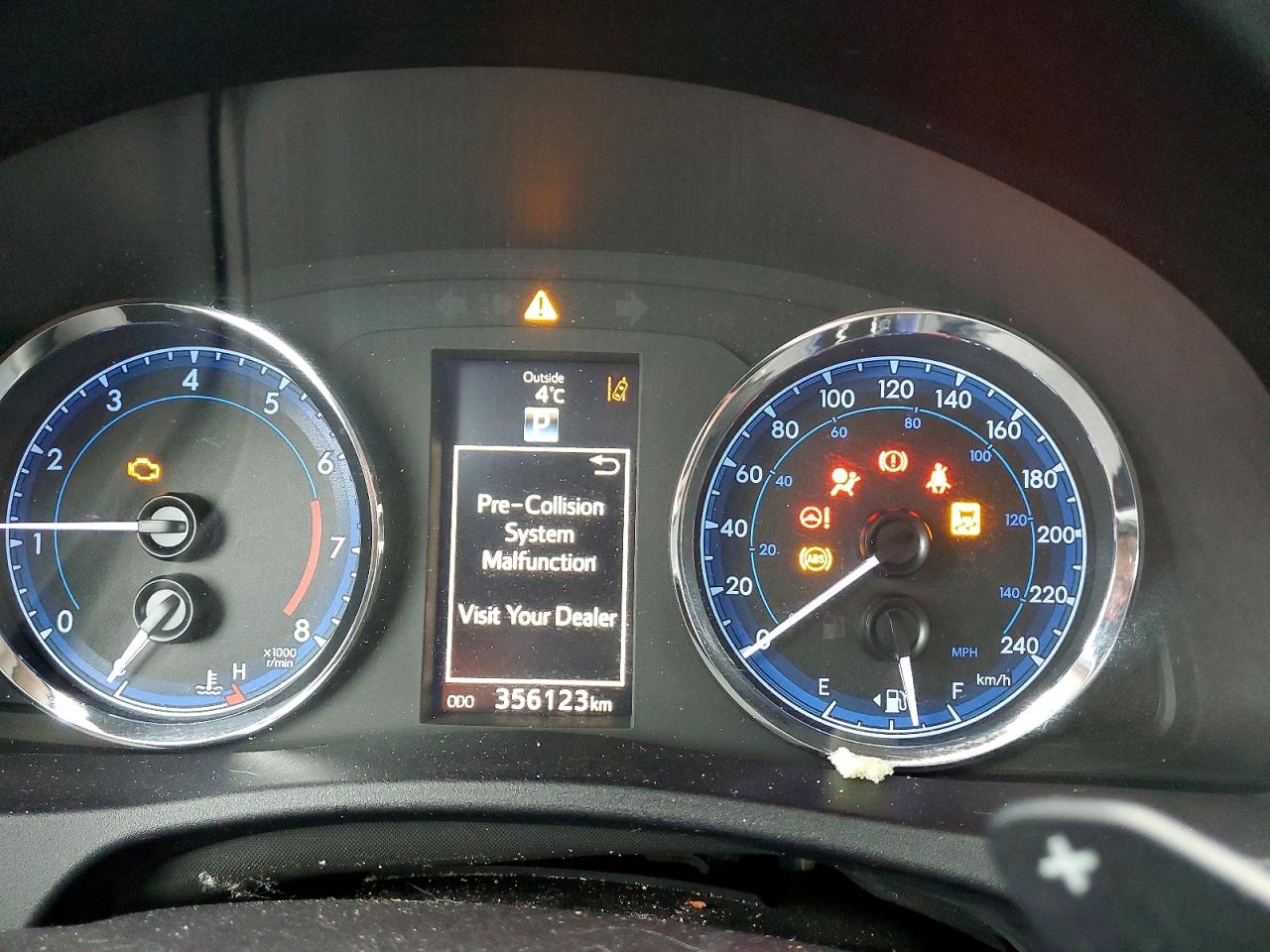 2018 TOYOTA COROLLA L photo 9