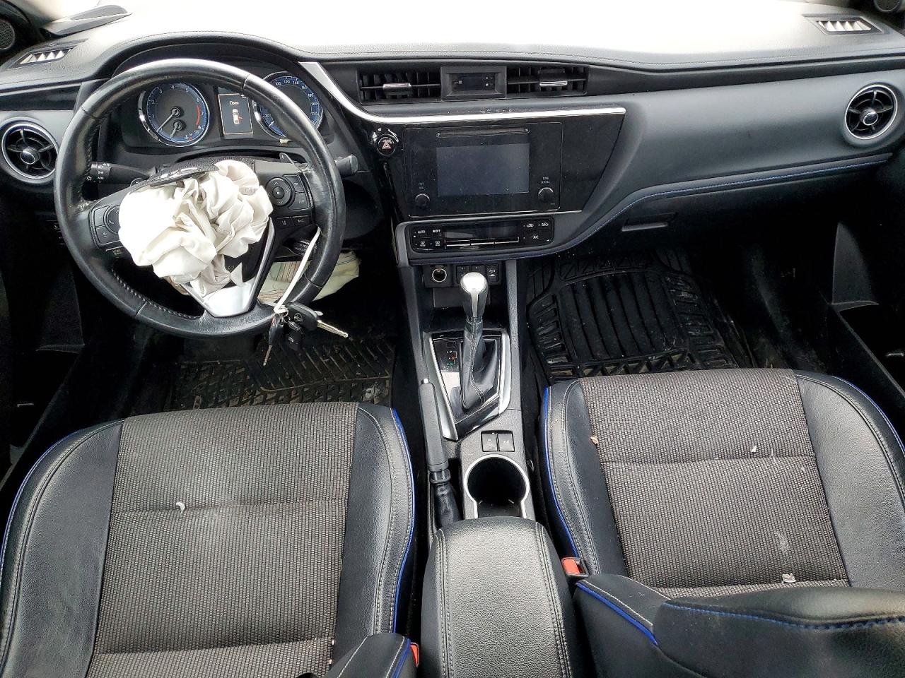 2018 TOYOTA COROLLA L photo 8