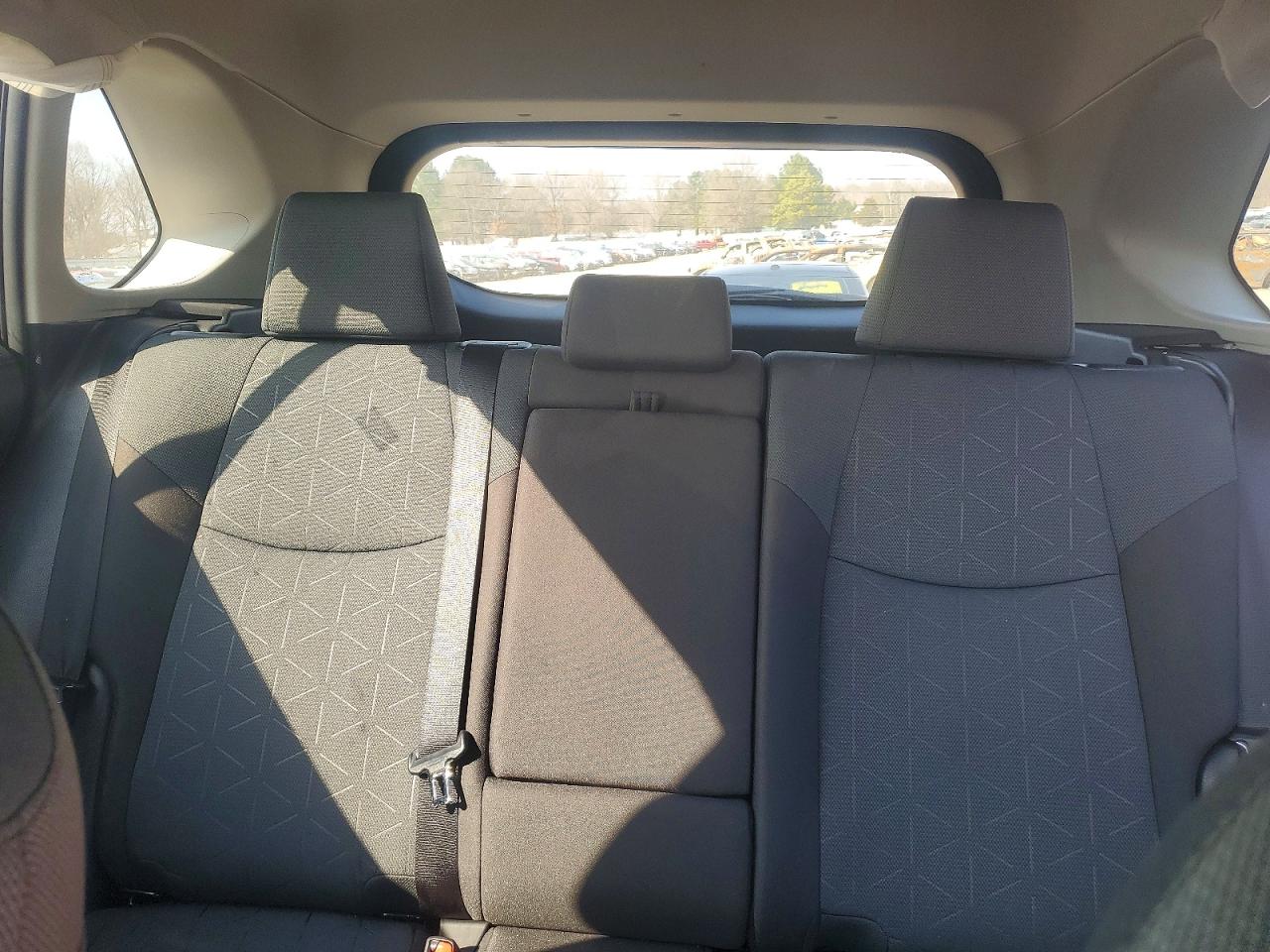 2025 TOYOTA RAV4 XLE photo 28