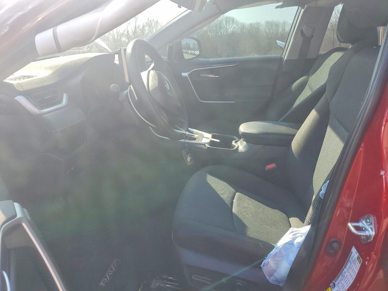 2025 TOYOTA RAV4 XLE photo 19