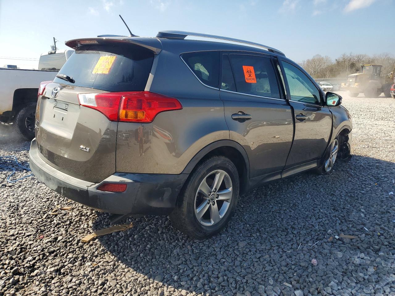 2015 TOYOTA RAV4 XLE photo 7
