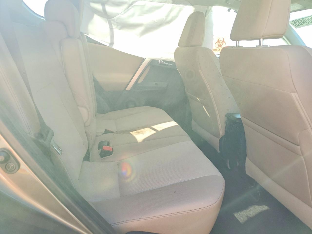 2015 TOYOTA RAV4 XLE photo 31