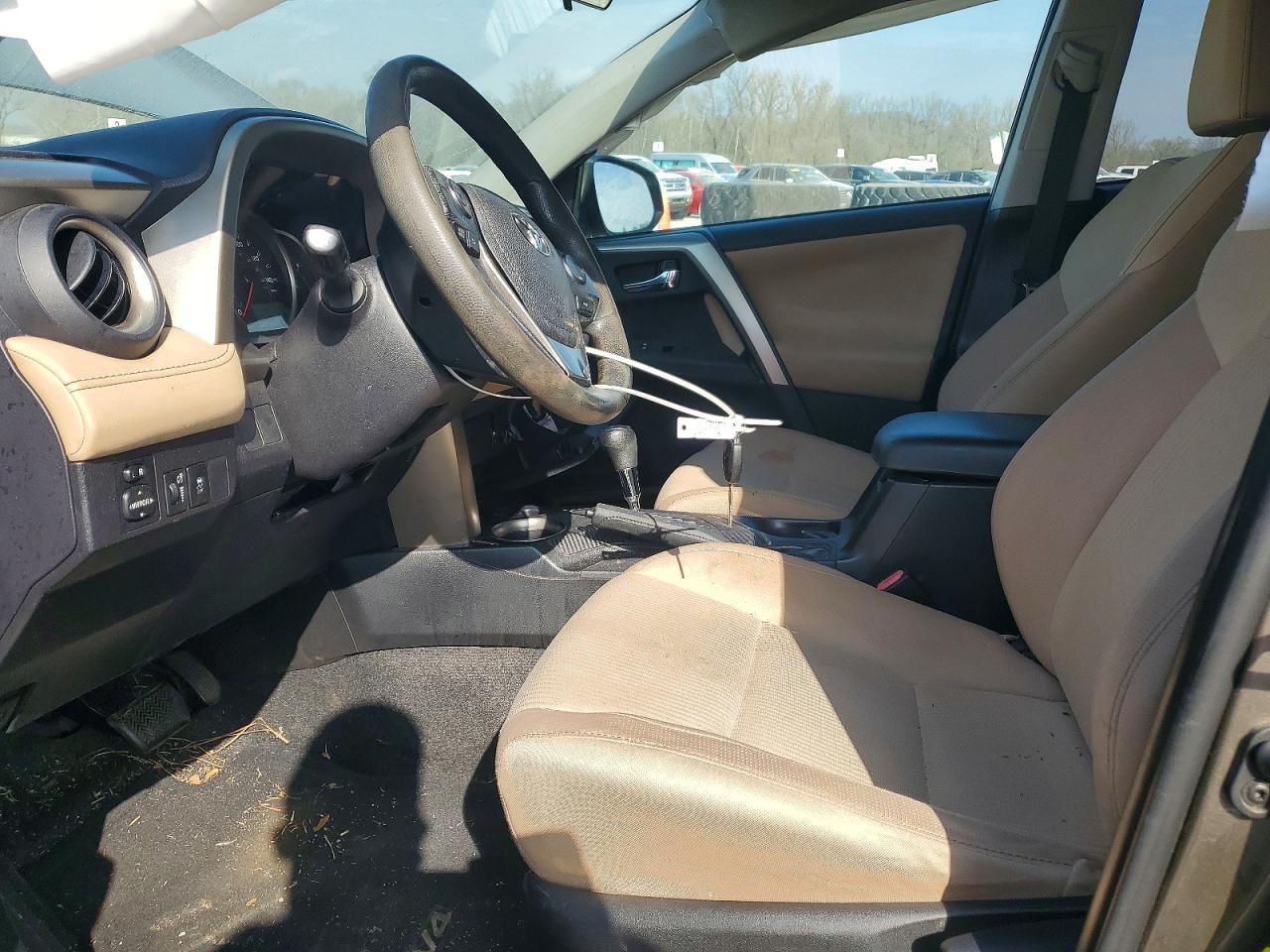 2015 TOYOTA RAV4 XLE photo 19