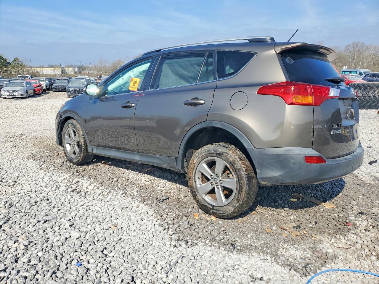 2015 TOYOTA RAV4 XLE photo 4
