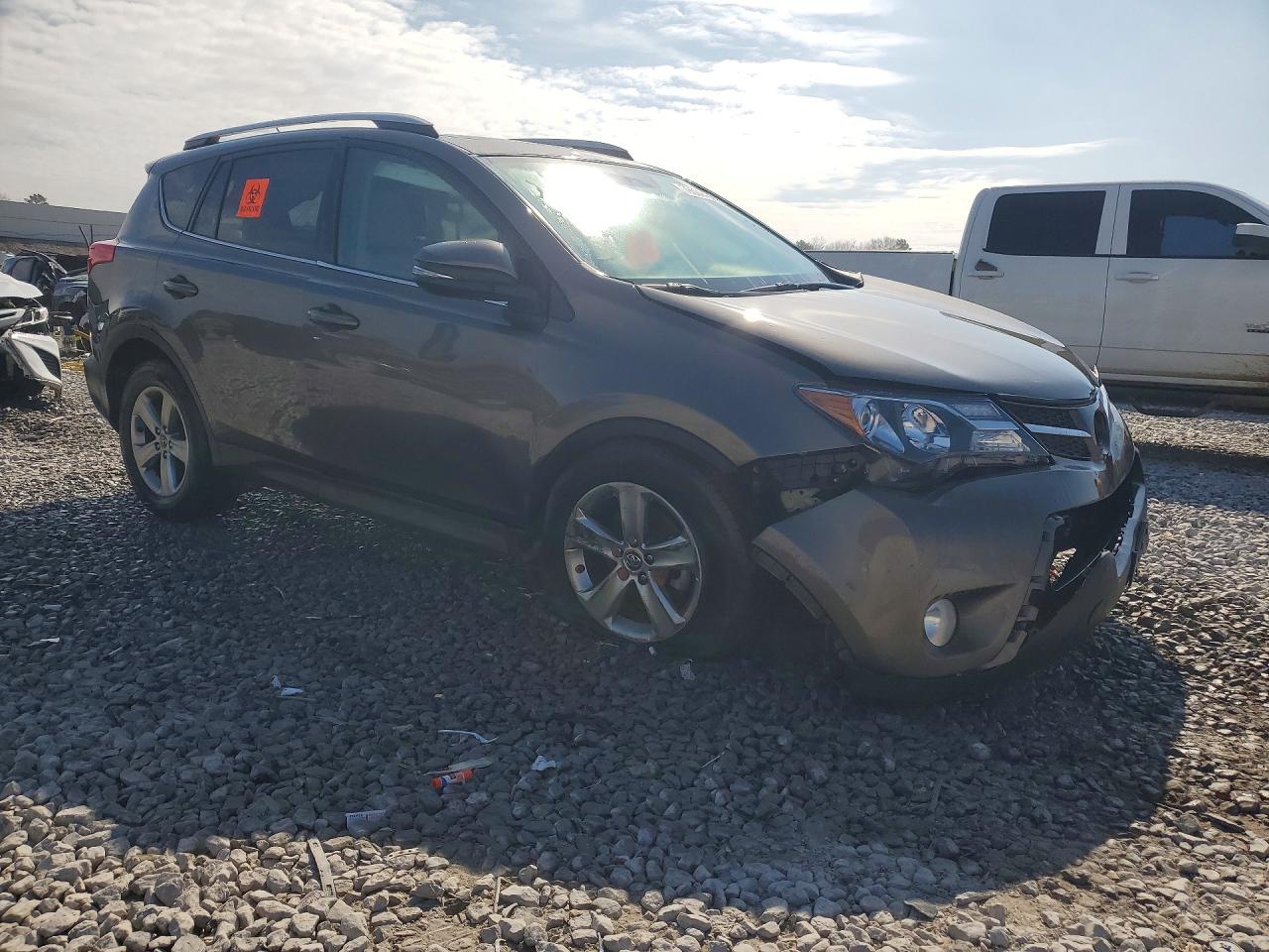 2015 TOYOTA RAV4 XLE photo 10