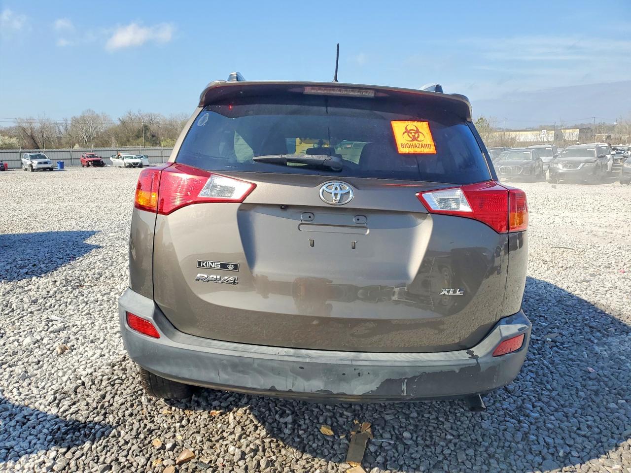 2015 TOYOTA RAV4 XLE photo 16