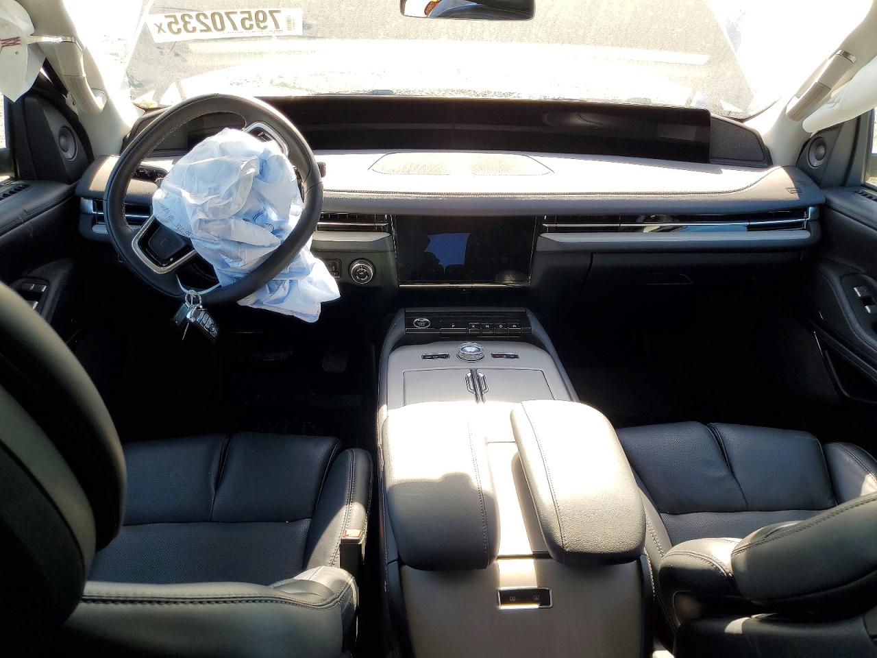 2025 LINCOLN NAVIGATOR L RESERVE photo 8
