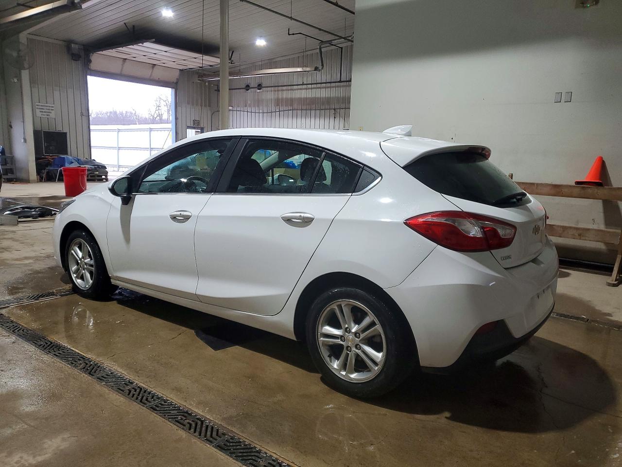 2017 CHEVROLET CRUZE LT photo 2