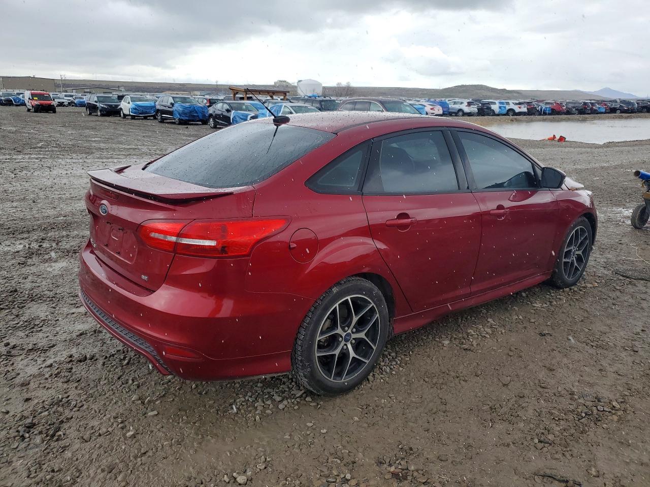 2015 FORD FOCUS SE photo 3