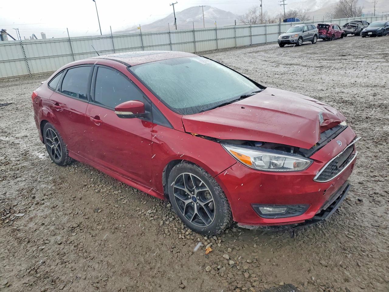 2015 FORD FOCUS SE photo 4