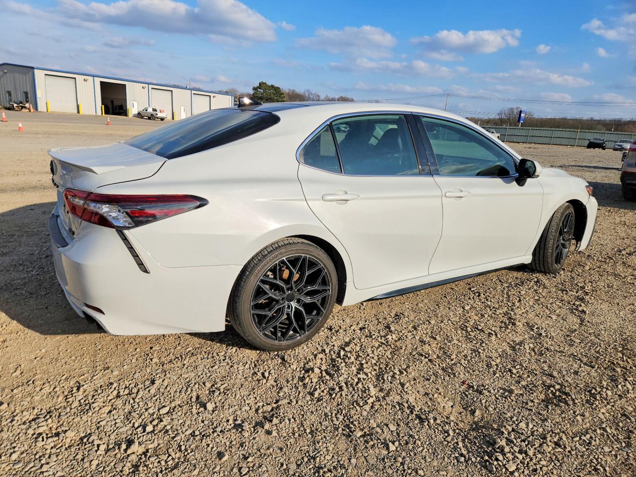 2022 TOYOTA CAMRY XSE photo 3