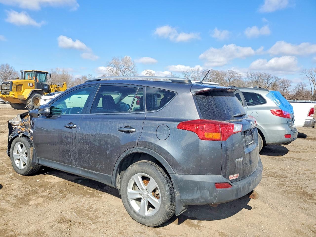 2014 TOYOTA RAV4 XLE photo 4