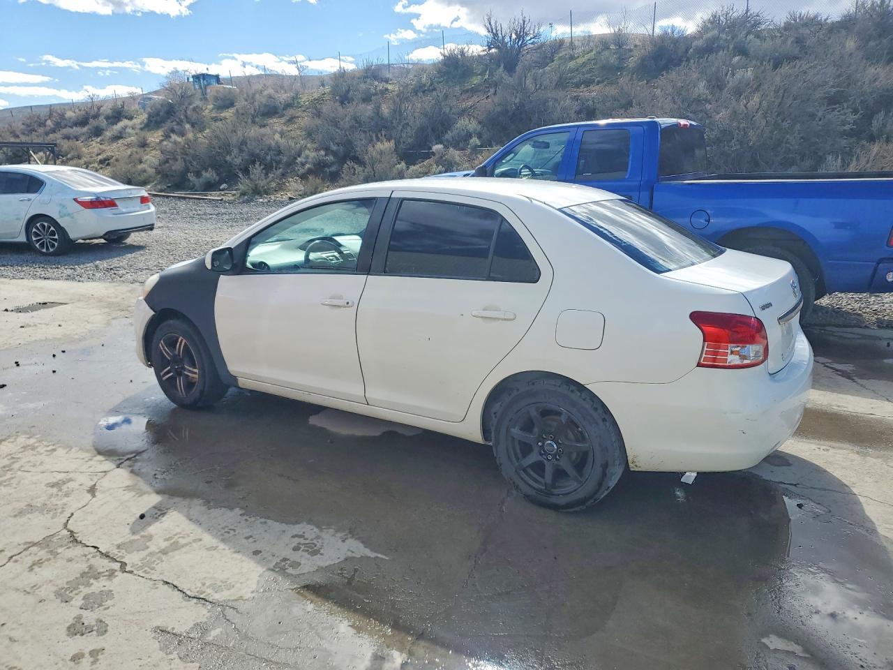 2009 TOYOTA YARIS BASE photo 2