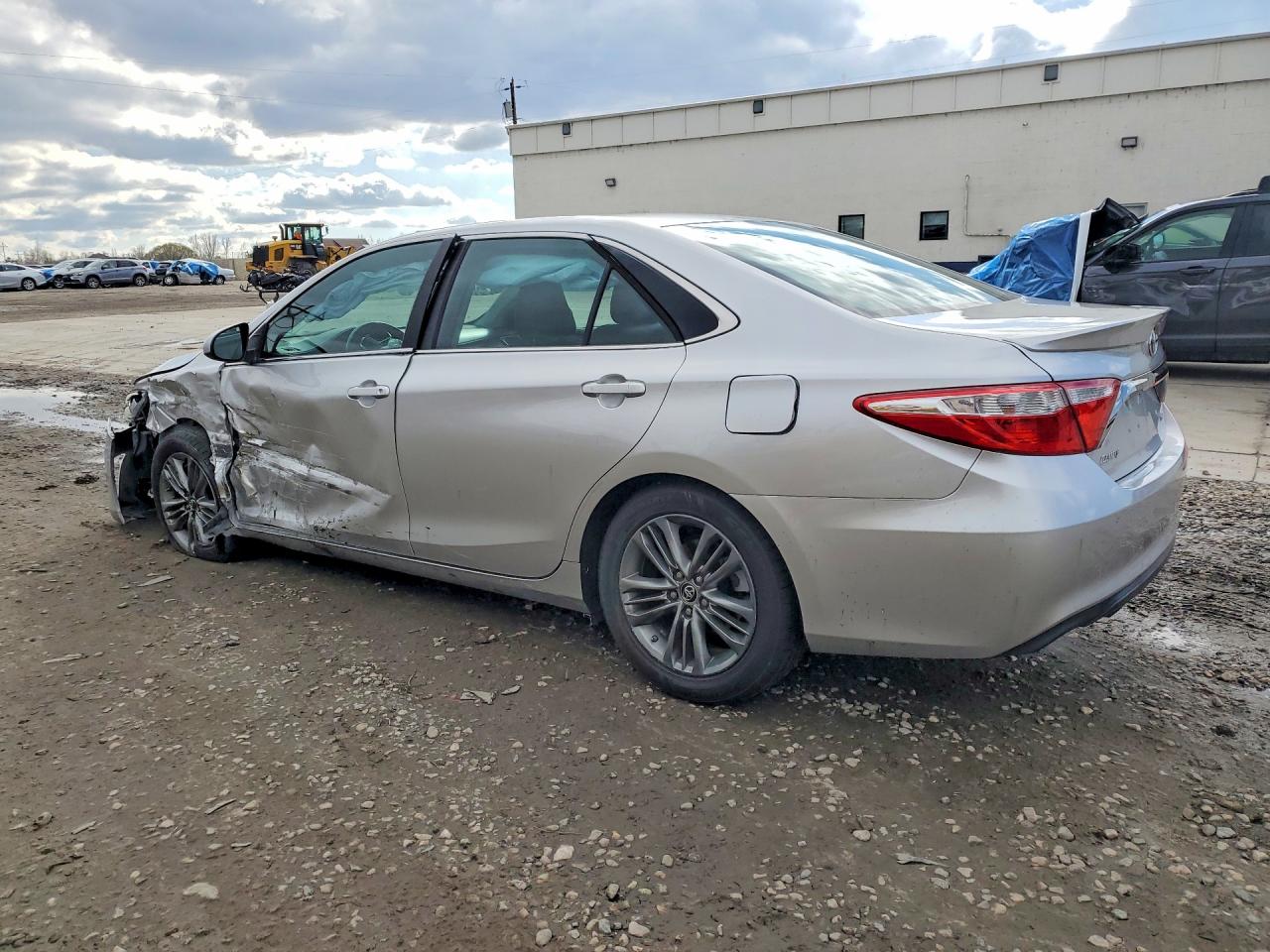 2016 TOYOTA CAMRY photo 3
