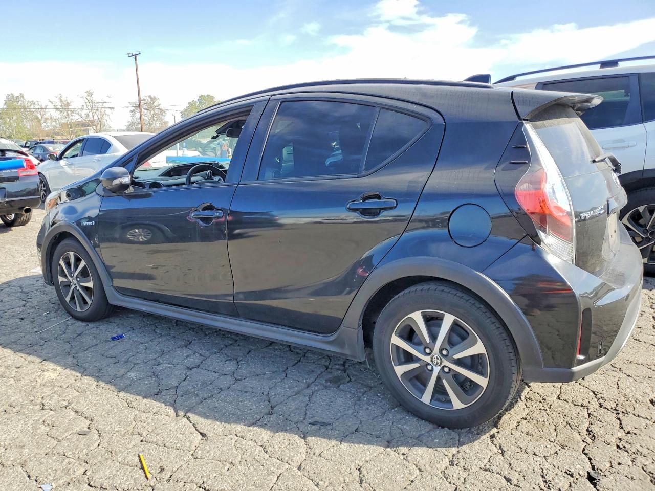 2018 TOYOTA PRIUS photo 2
