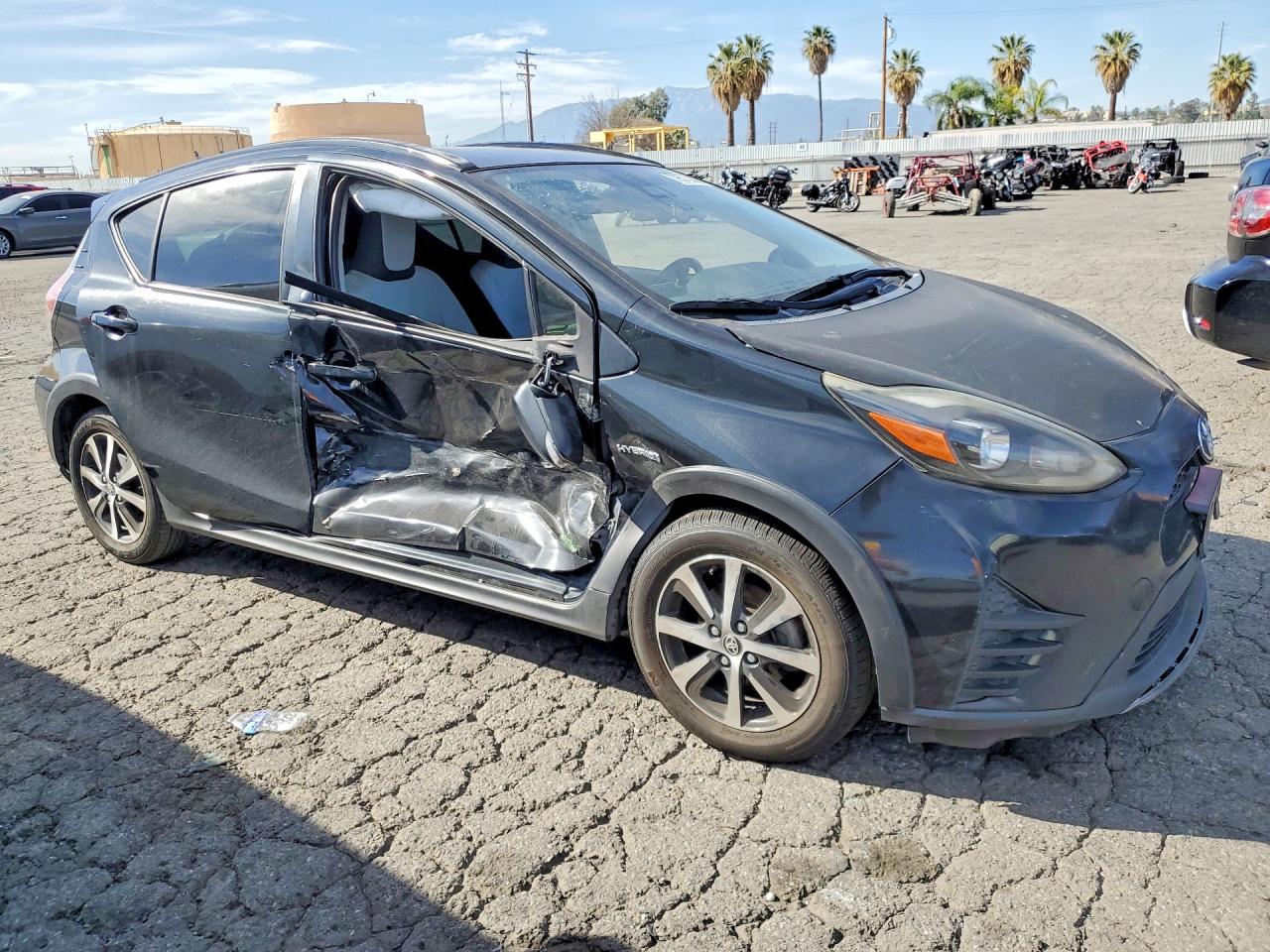 2018 TOYOTA PRIUS photo 4