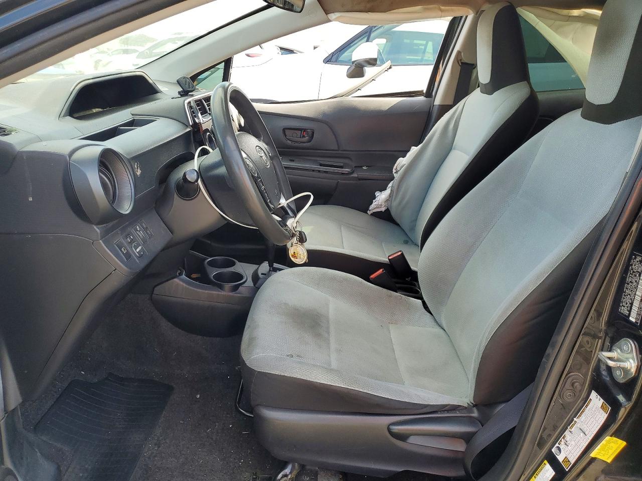 2018 TOYOTA PRIUS photo 7