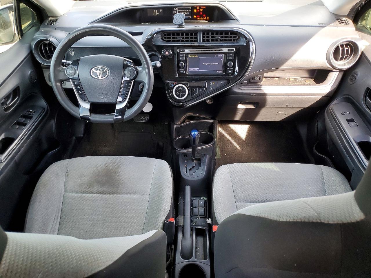 2018 TOYOTA PRIUS photo 8