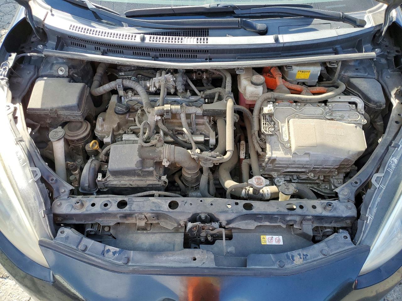 2018 TOYOTA PRIUS photo 11