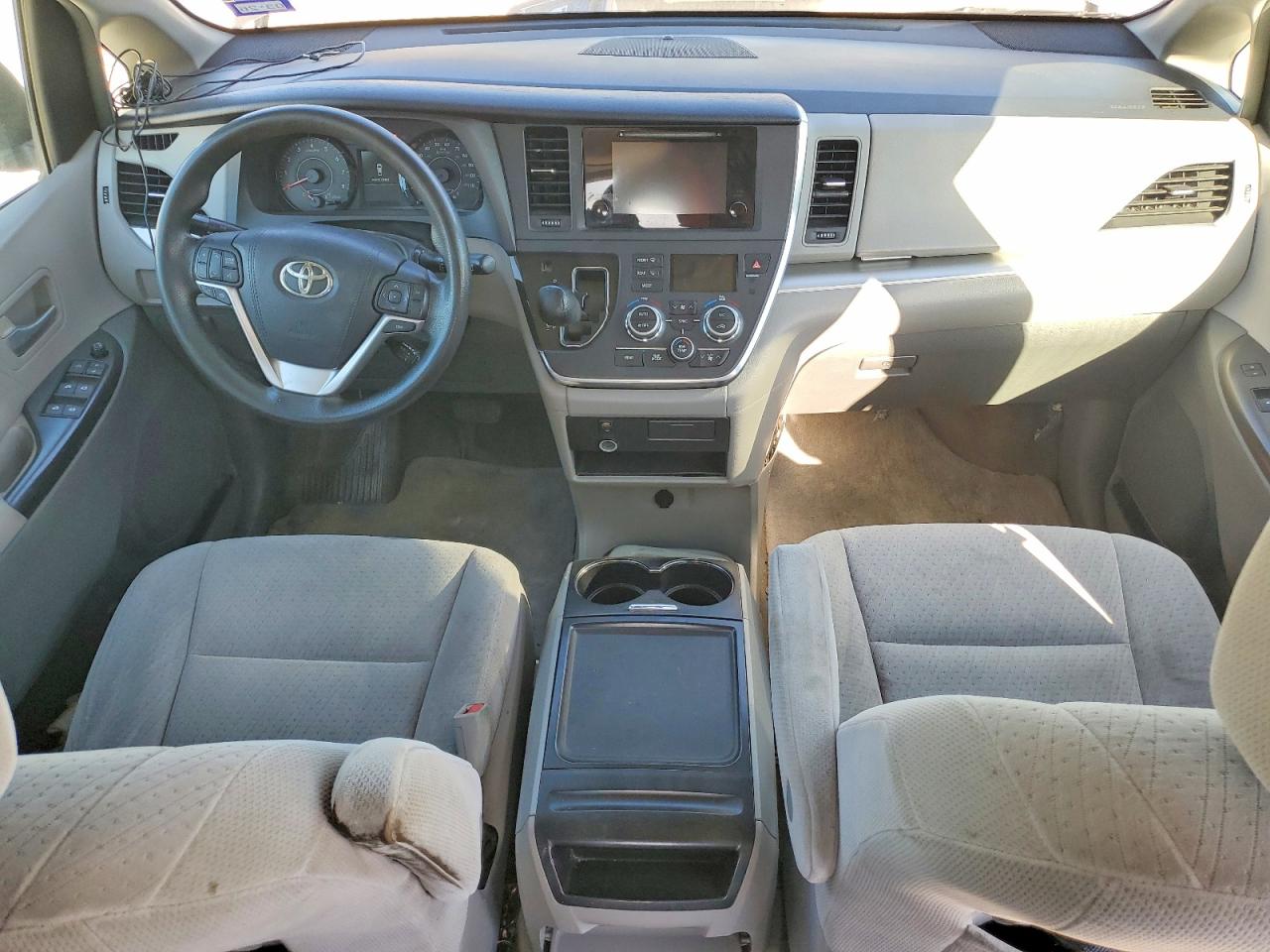 2015 TOYOTA SIENNA LE 8-PASSENGER photo 8