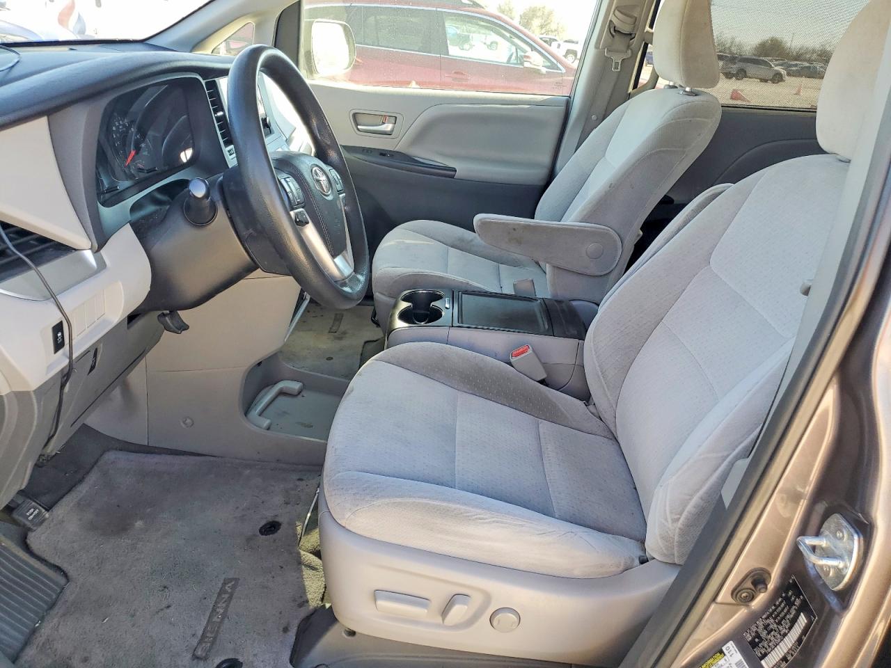 2015 TOYOTA SIENNA LE 8-PASSENGER photo 7
