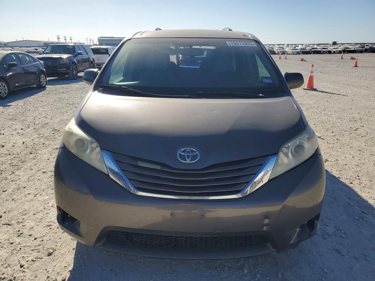 2015 TOYOTA SIENNA LE 8-PASSENGER photo 5