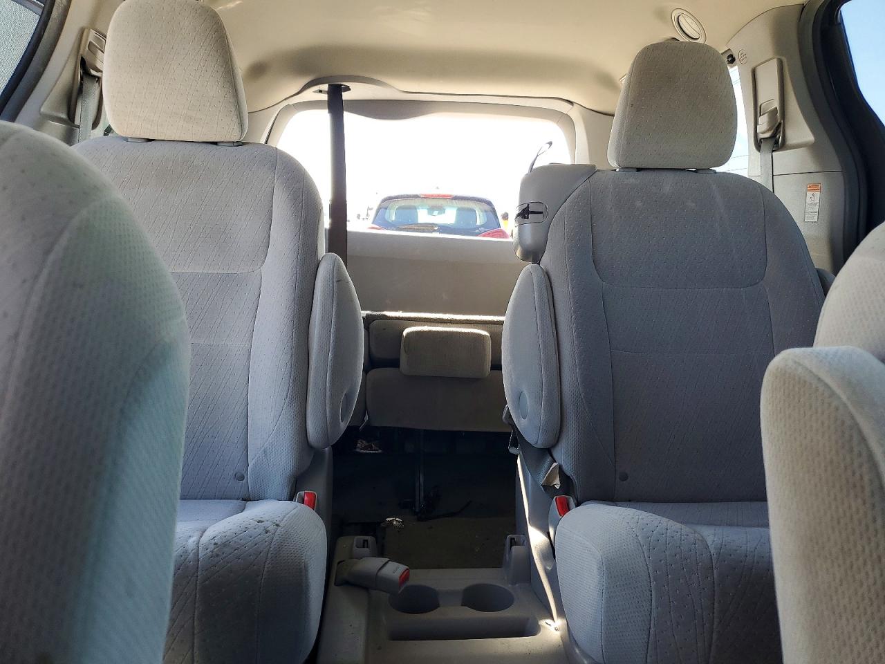2015 TOYOTA SIENNA LE 8-PASSENGER photo 10