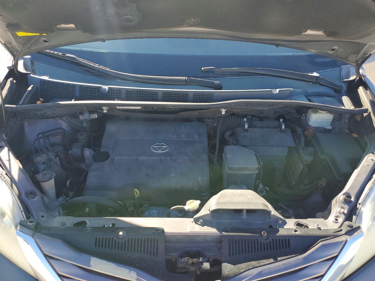 2015 TOYOTA SIENNA LE 8-PASSENGER photo 12