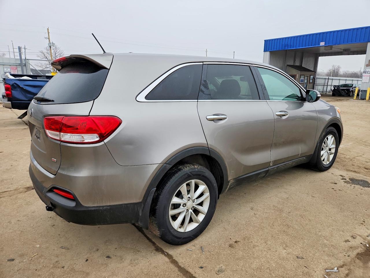 2016 KIA SORENTO L photo 5