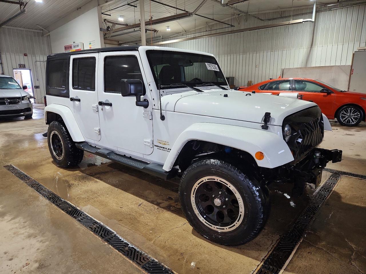 2013 JEEP WRANGLER UNLIMITED SAHARA photo 4